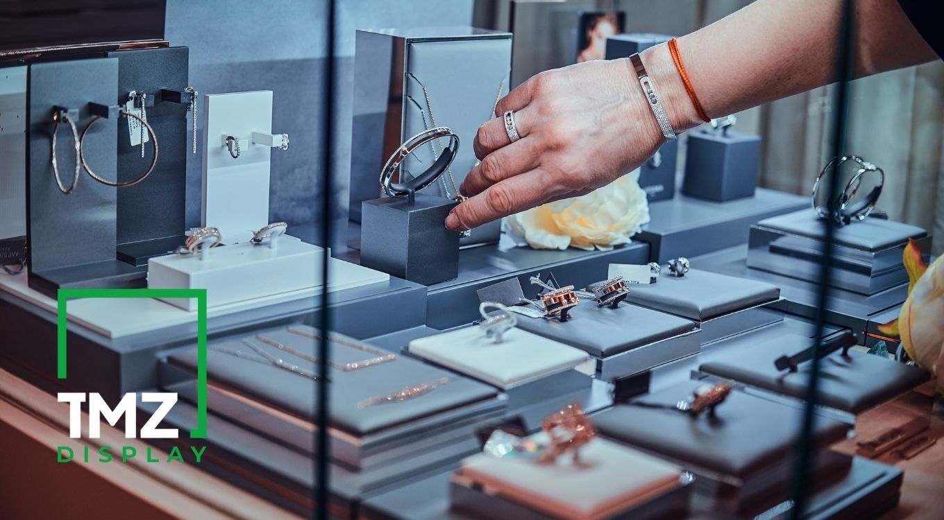 Tmz. Jewellery Display | E-Commerce